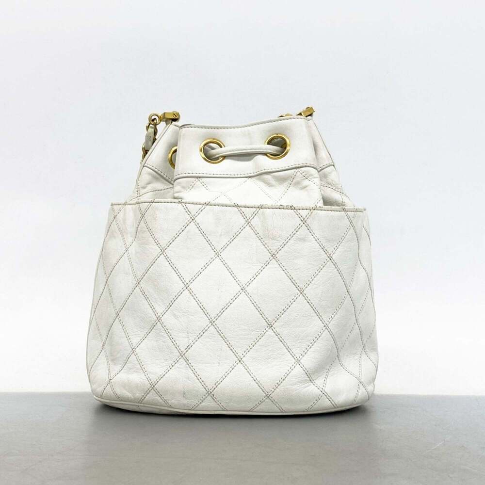 CHANEL White Leather Shoulder Bag - Picture 15 of 15